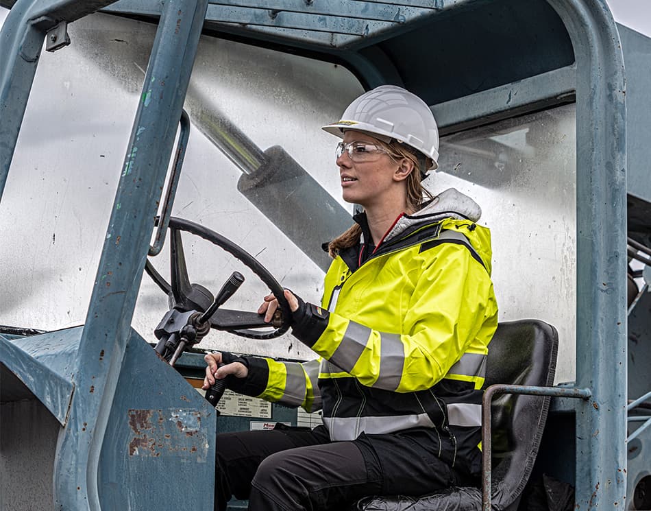 4904_womens_hivis_shell_950x745