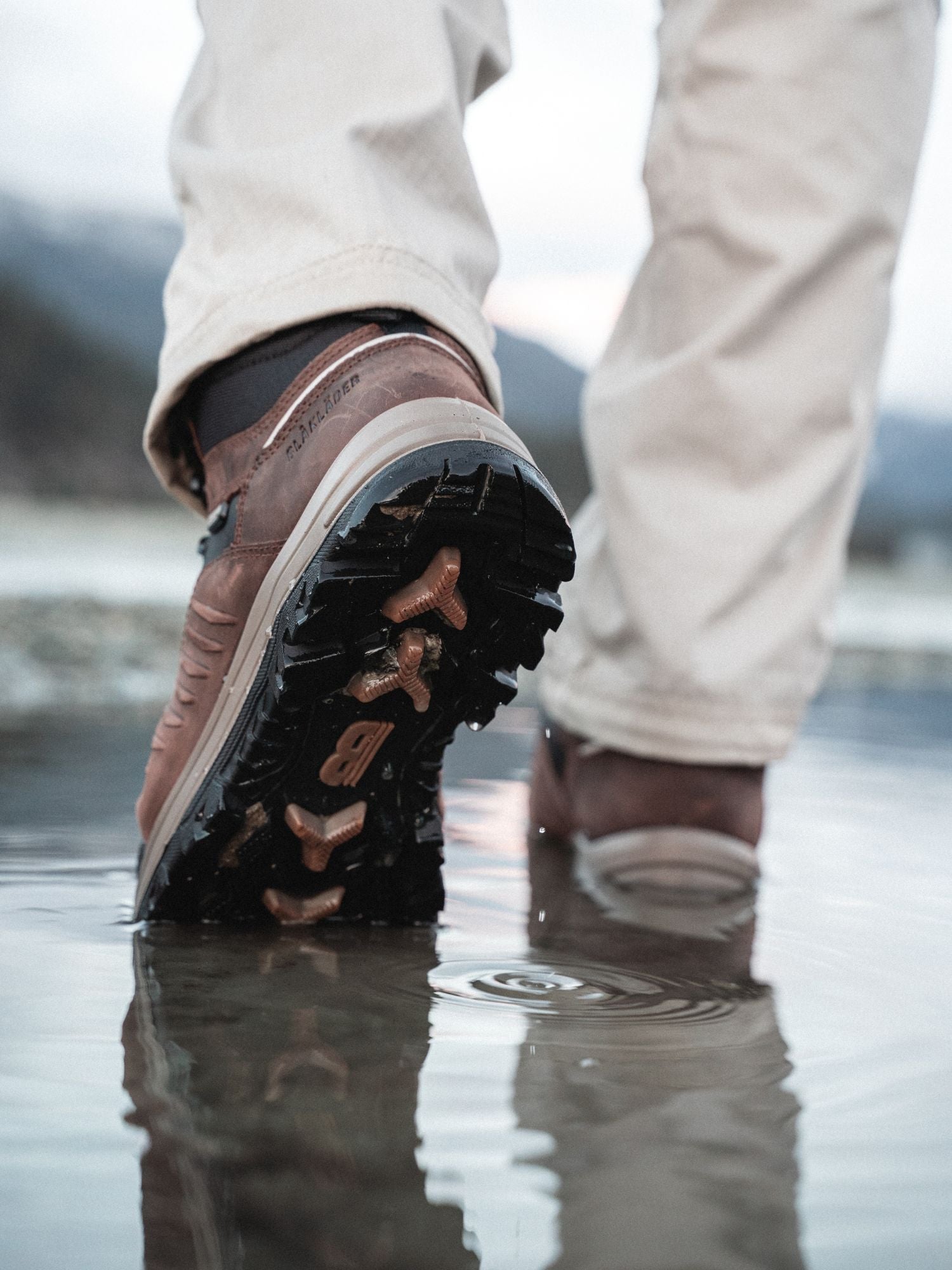 Blaklader Storm 6 inch Safety Boots waterproofing in puddle of water on jobsite