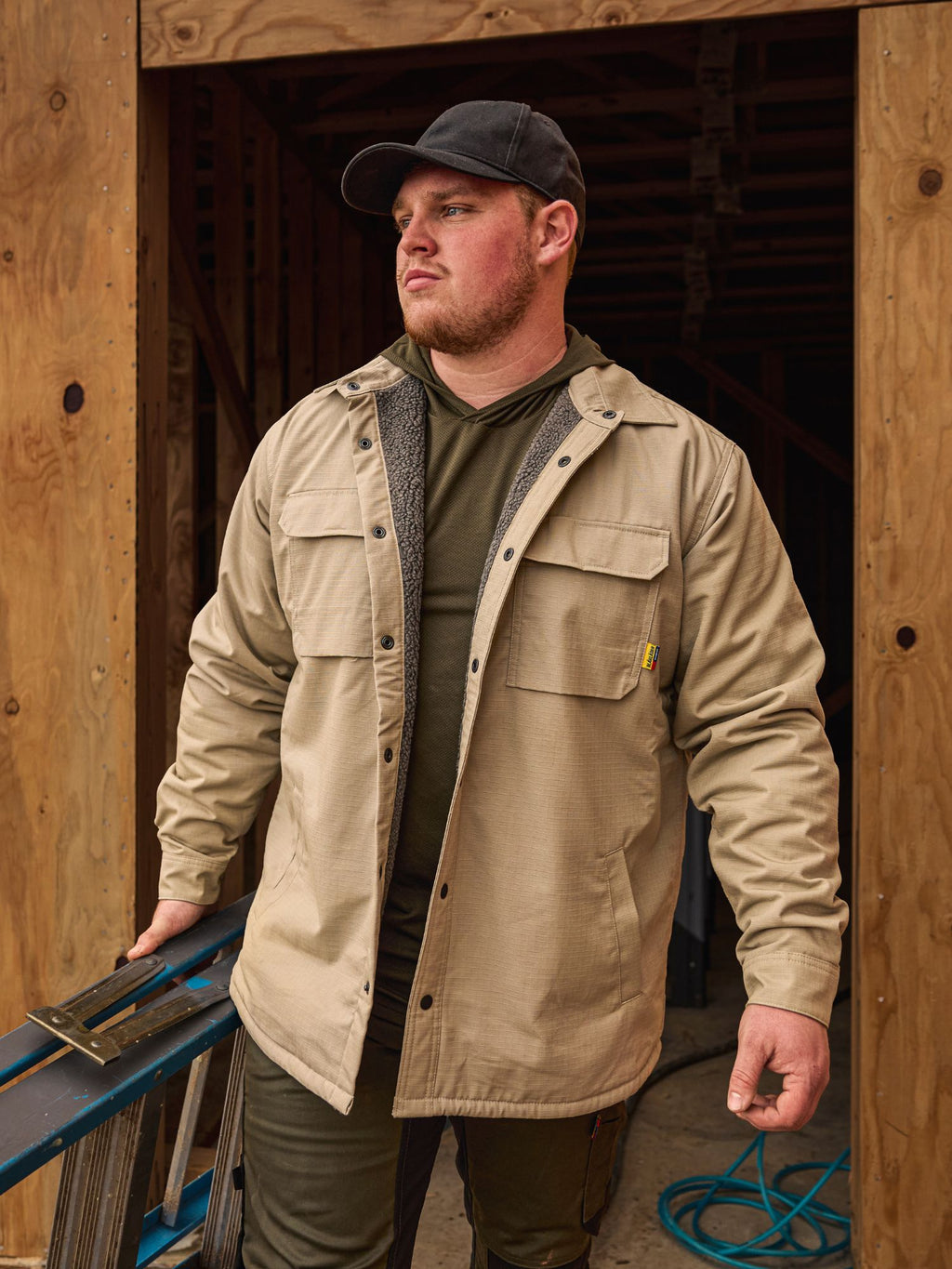 Tradesman wearing Blaklader Ripstop Jacket in Stone on jobsite
